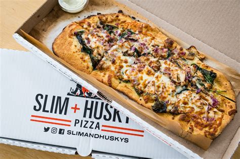 Slim and husky's pizza - Slim & Husky's has my heart! After checking out the Tanger Mall, the hubby and I were hungry. A quick Yelp search later we found ourselves at Slim & Husky's. One of the helpful staff came over and explained the menu to us and helped us place our order on the kiosk. We got two slim pizzas, Buffalo wings, and (to be healthy) one side salad. 
